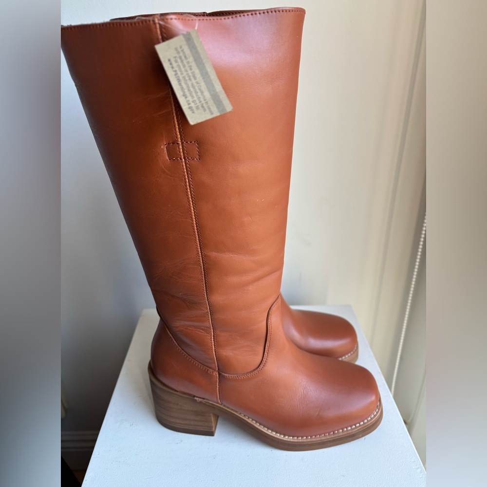 Dingo Boots. Size 8.5 Russett
